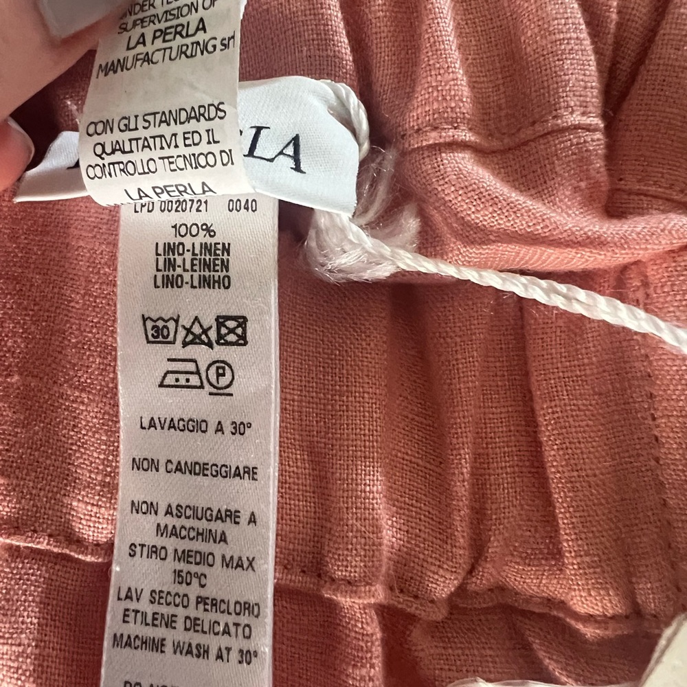 La perla crop top and high waisted shorts - Picture 3 of 3